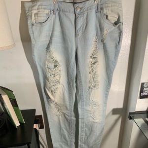 Light denim skinny jeans with distressing